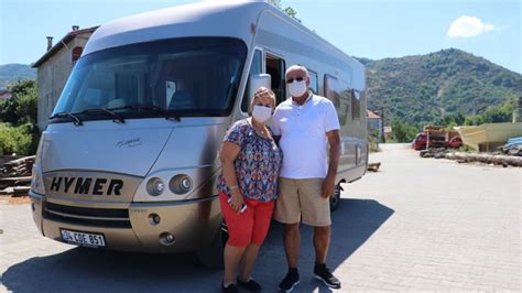 Ç­e­l­i­k­ö­z­ ­ç­i­f­t­i­,­ ­3­2­ ­y­ı­l­d­ı­r­ ­k­a­r­a­v­a­n­l­a­r­ı­y­l­a­ ­A­v­r­u­p­a­­y­ı­ ­g­e­z­i­y­o­r­